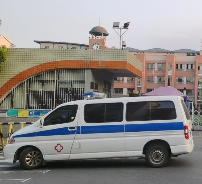 相山救护车出租护送骨折病人一公里多少钱